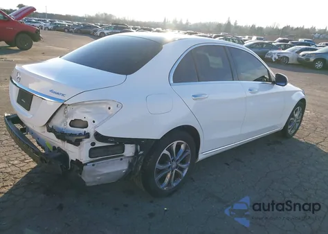 2017 Mercedes-Benz C 300 4Matic из США, поврежденный, VIN 55SWF4KB1HU195083